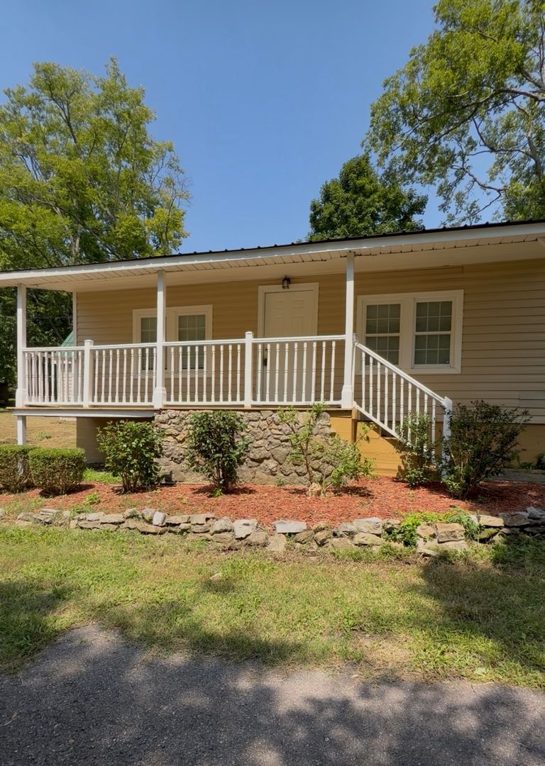 Brentwood House: 1447 Franklin Rd