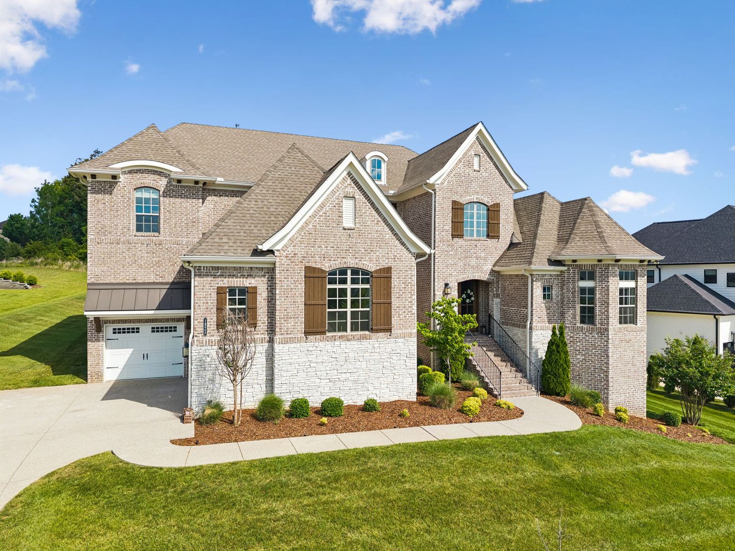 Brentwood House: 1925 Parade Dr