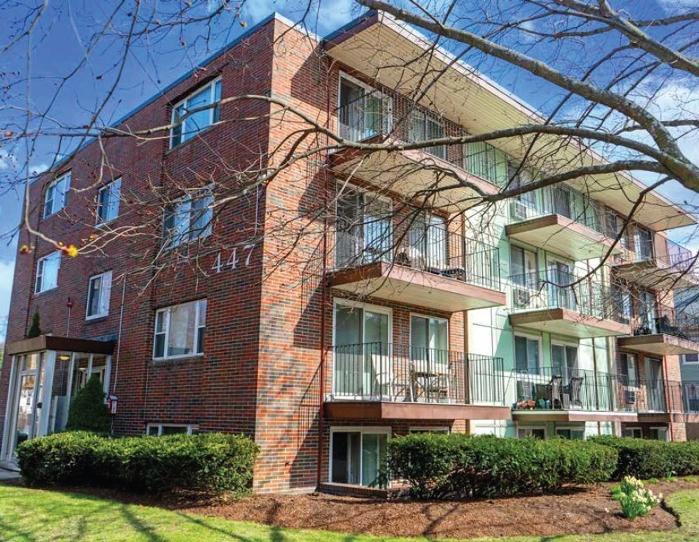 Melrose Apartment: 447 Pleasant Street