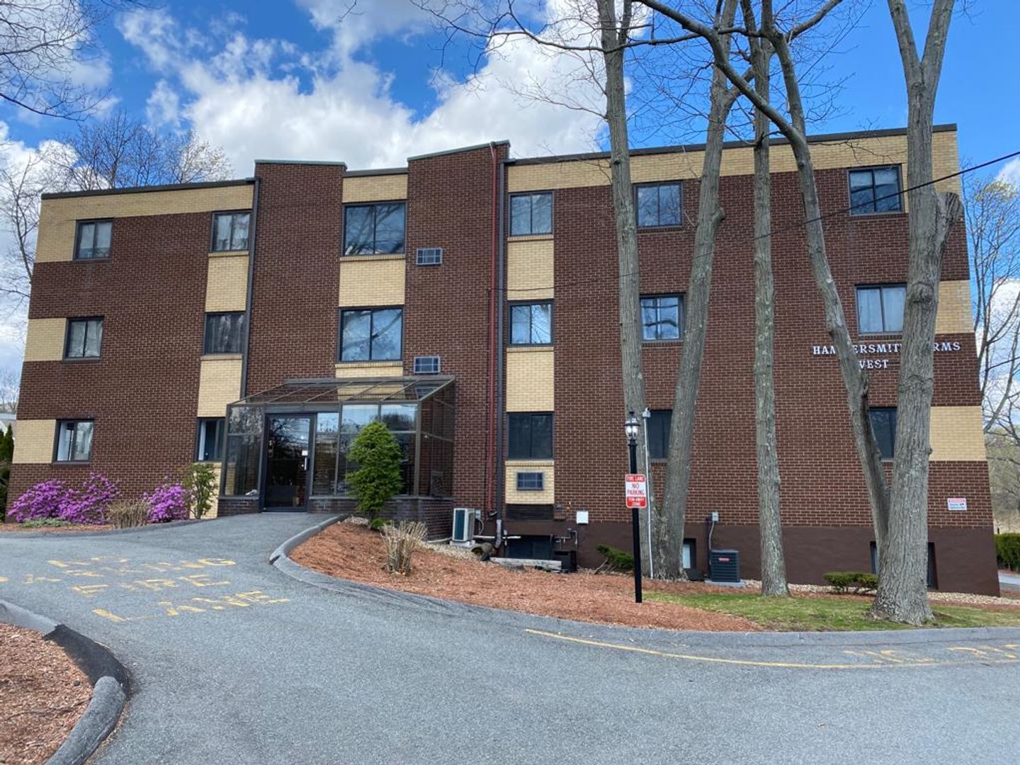 Saugus Apartment: 20 Main St