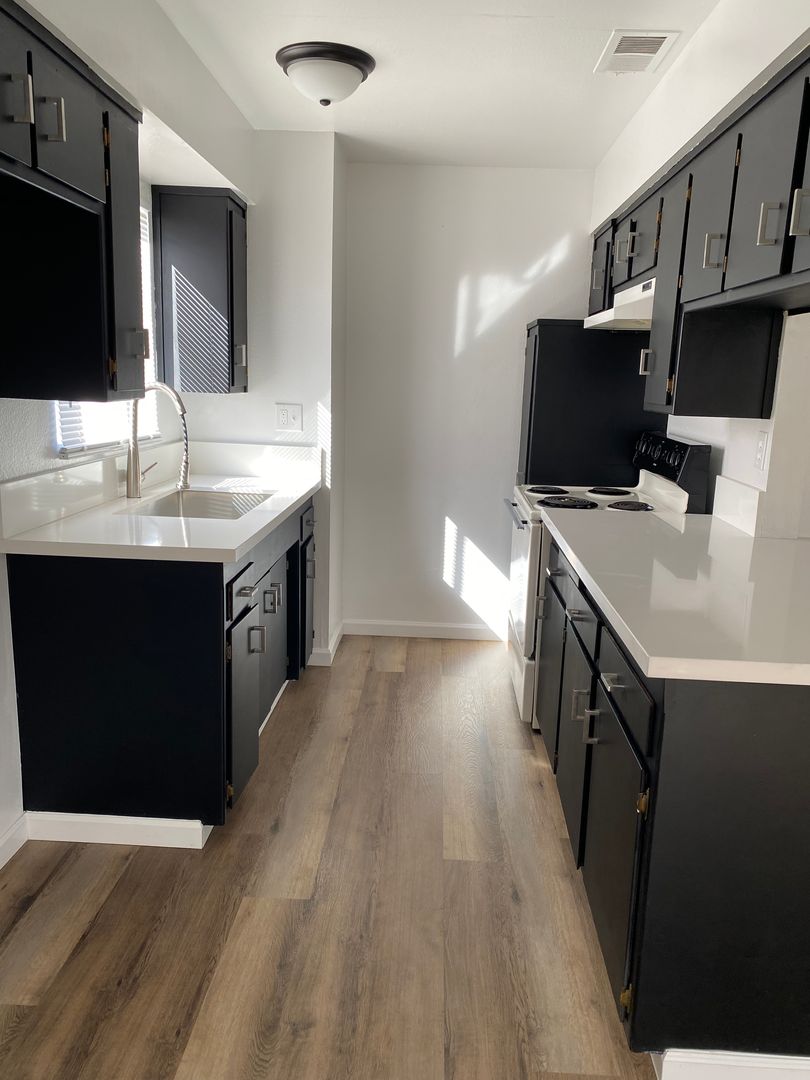 Bakersfield Apartment: 1405 WHITE LANE