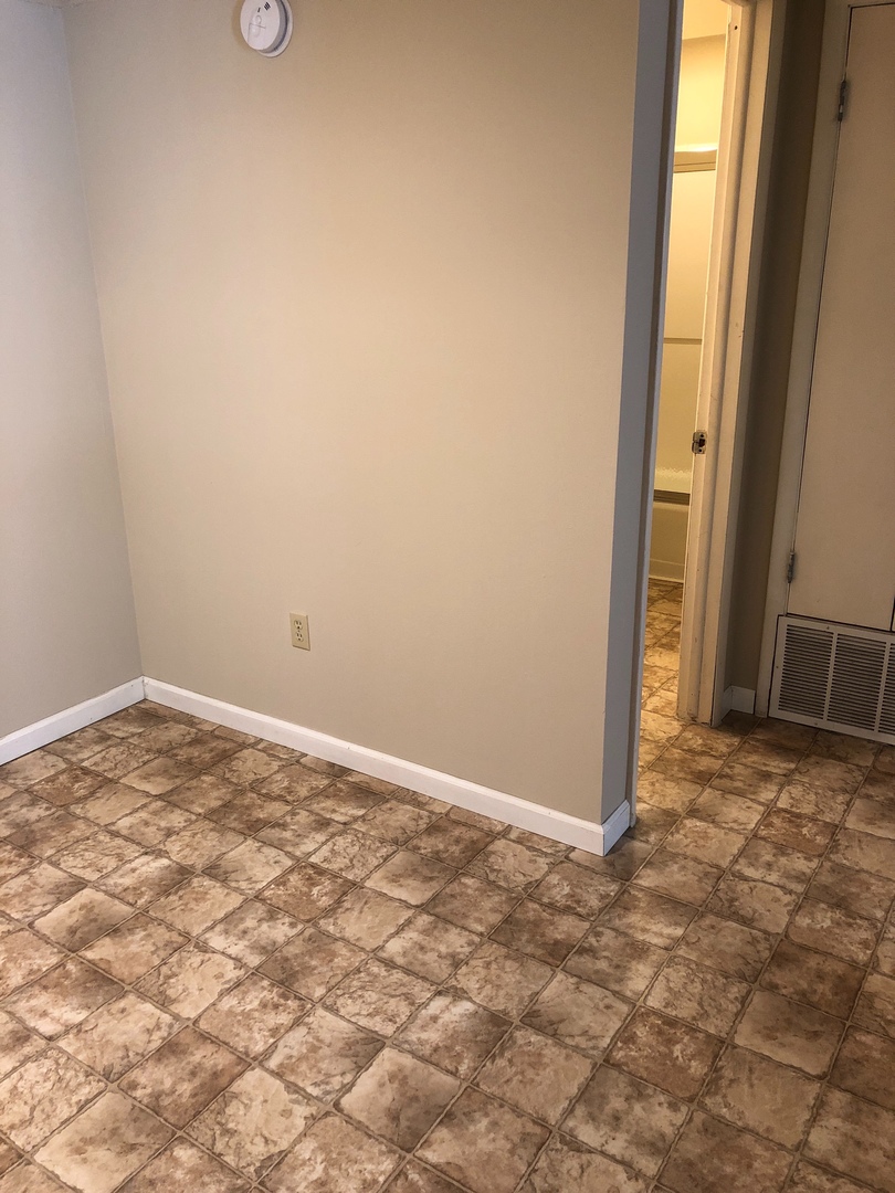 Lawrence Apartment: 901-909 Avalon Road