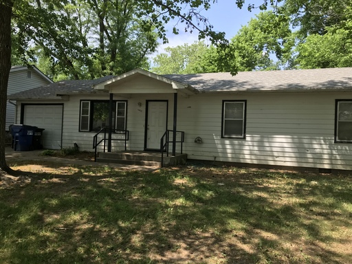 3 bedroom/2 bathroom house near KU – photo 1