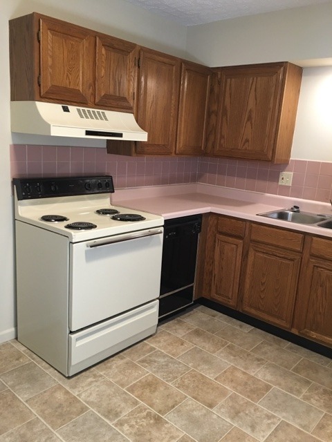 Lawrence Apartment: 2327-2348 Murphy Drive