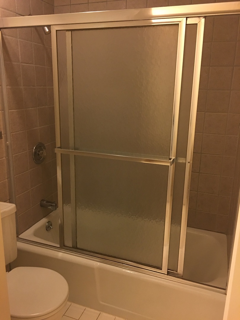 Lawrence Apartment: 901-909 Avalon Road