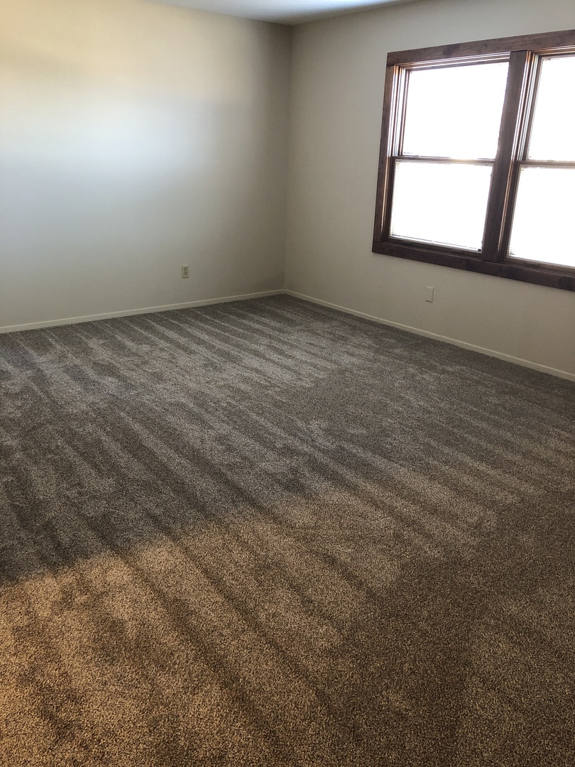 Lawrence Apartment: 2327-2348 Murphy Drive