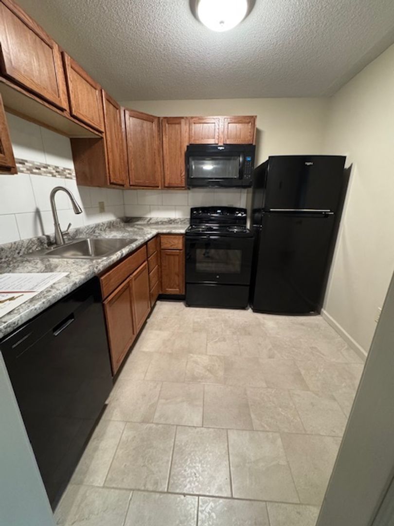 Lawrence Apartment: 901-909 Avalon Road