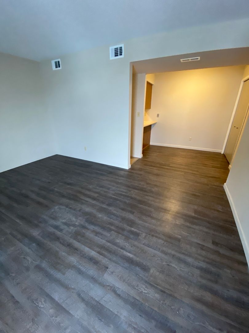 Lawrence Apartment: 2408 Alabama Street