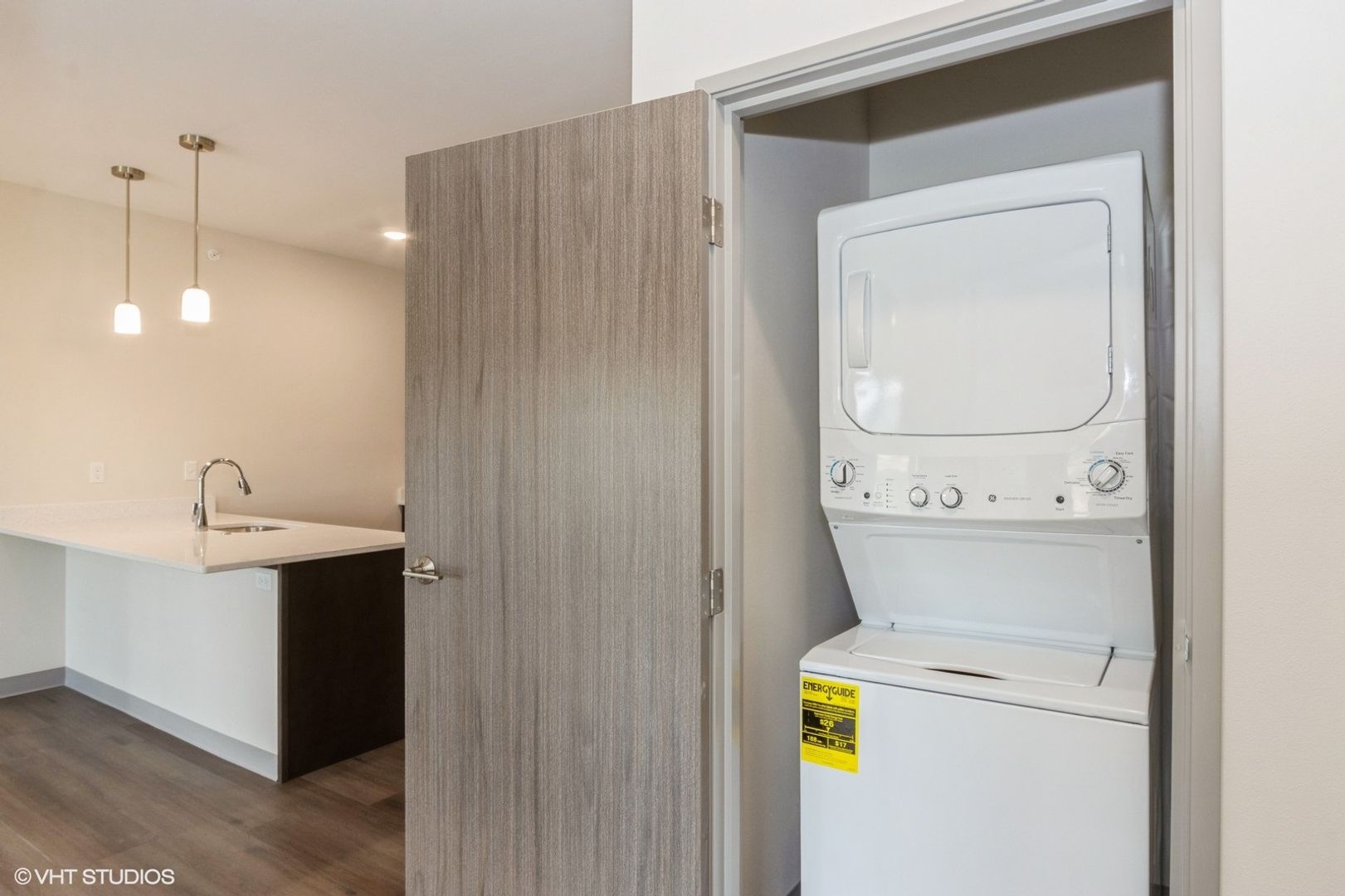 Cedar Rapids Apartment: 4025 Westdale Parkway SW