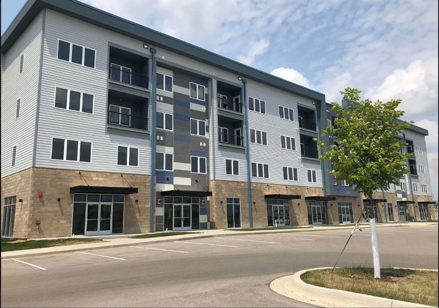 Cedar Rapids Apartment: 3998 Westdale Parkway SW