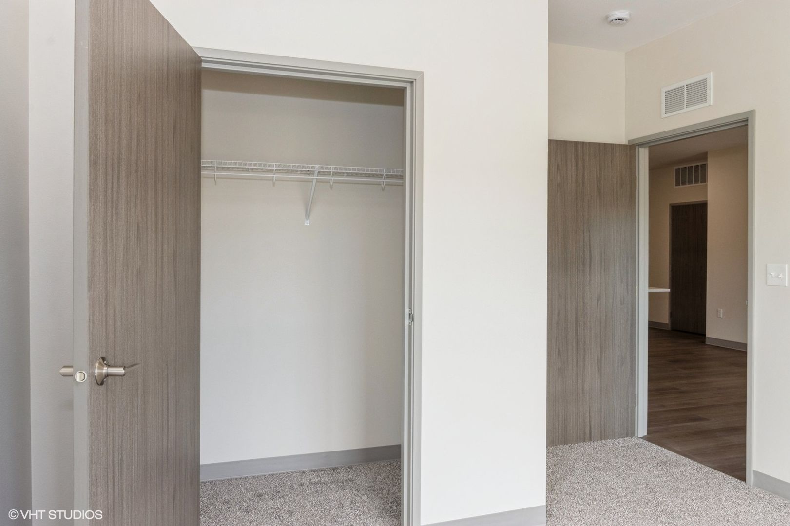 Cedar Rapids Apartment: 4025 Westdale Parkway SW