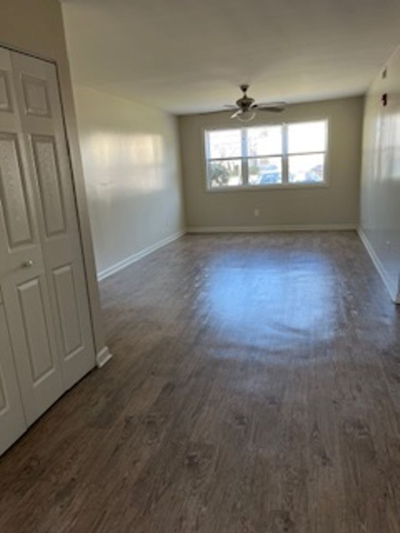 Jacksonville Apartment: 203 Valencia Drive