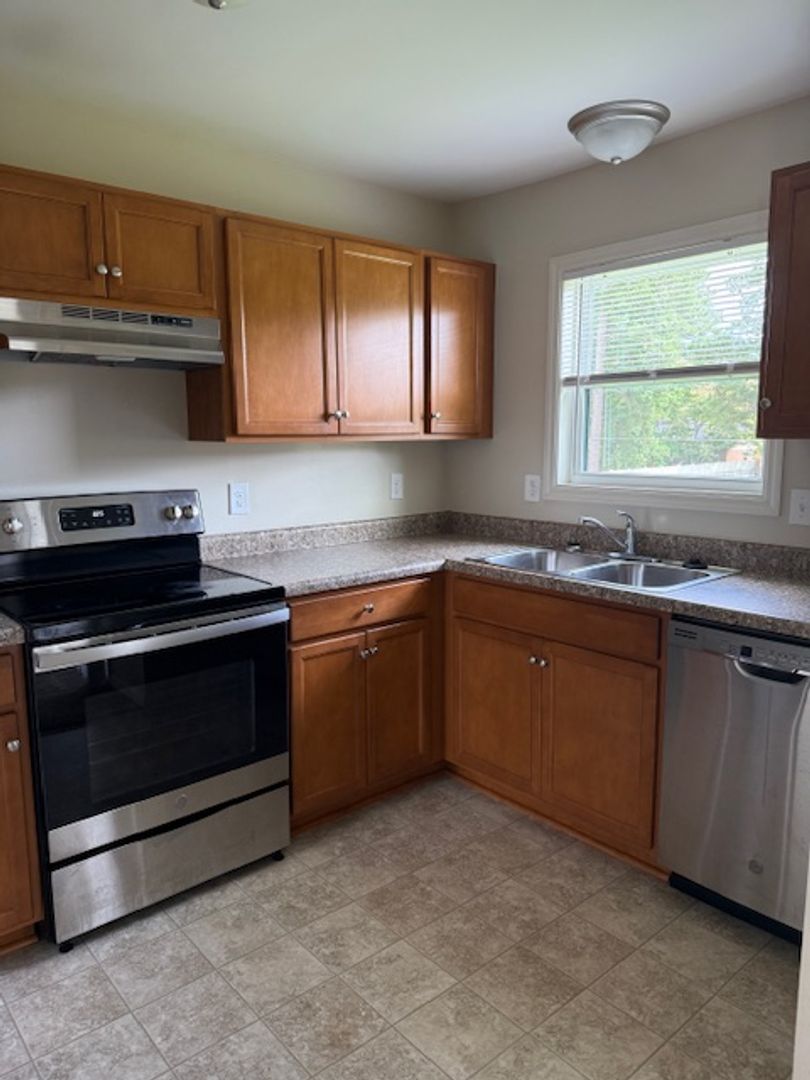 Jacksonville Apartment: 203 Valencia Drive