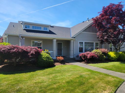 Dupont, NW Landing 2 Bedroom condo. Single level. Beautifully maintained!