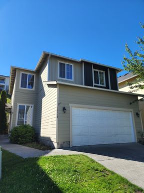 FREDRICKSON AREA 3 Bedroom, 2.5 Bathroom Puyallup Home with Den SILVER POINTE COMMUNITY – photo 1