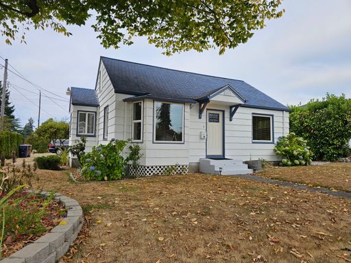 Adorable Craftsman-Style Home in North Tacoma – photo 1