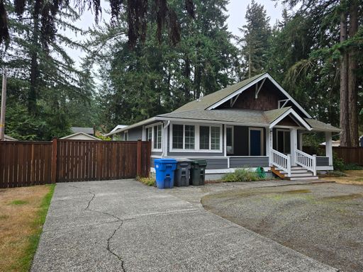 4 Bedroom in Convenient Lakewood Location! – photo 1