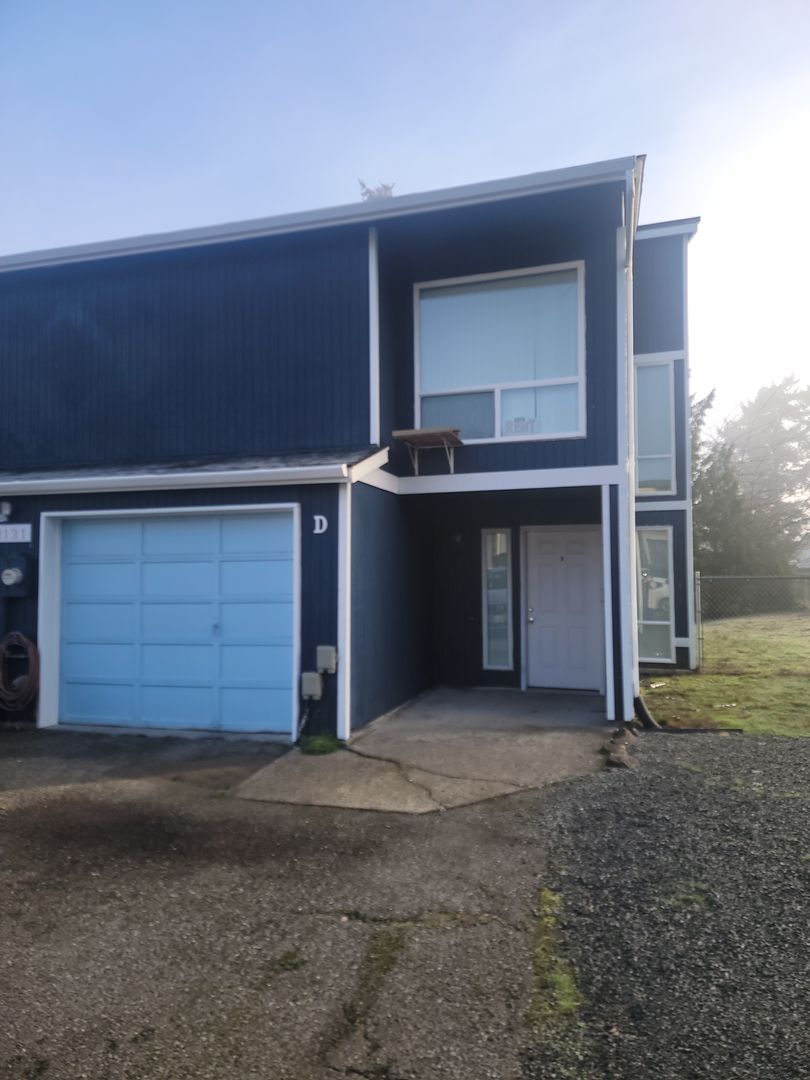 Puyallup Apartment: 12121 105th Ave Ct E #D