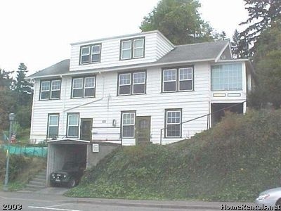 Upstairs Studio Apartment with view of Puget Sound