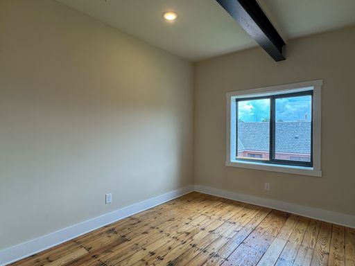 Listing photo thumbnail