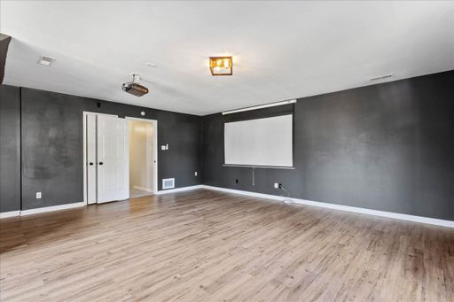 Listing photo thumbnail
