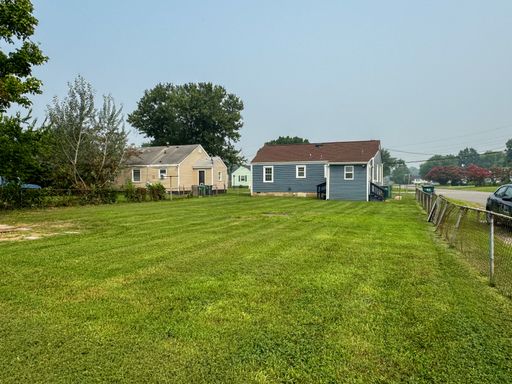 Listing photo thumbnail