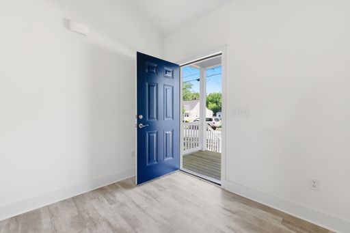 Listing photo thumbnail
