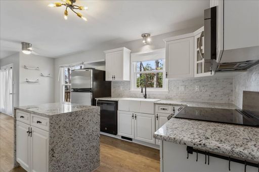 Listing photo thumbnail