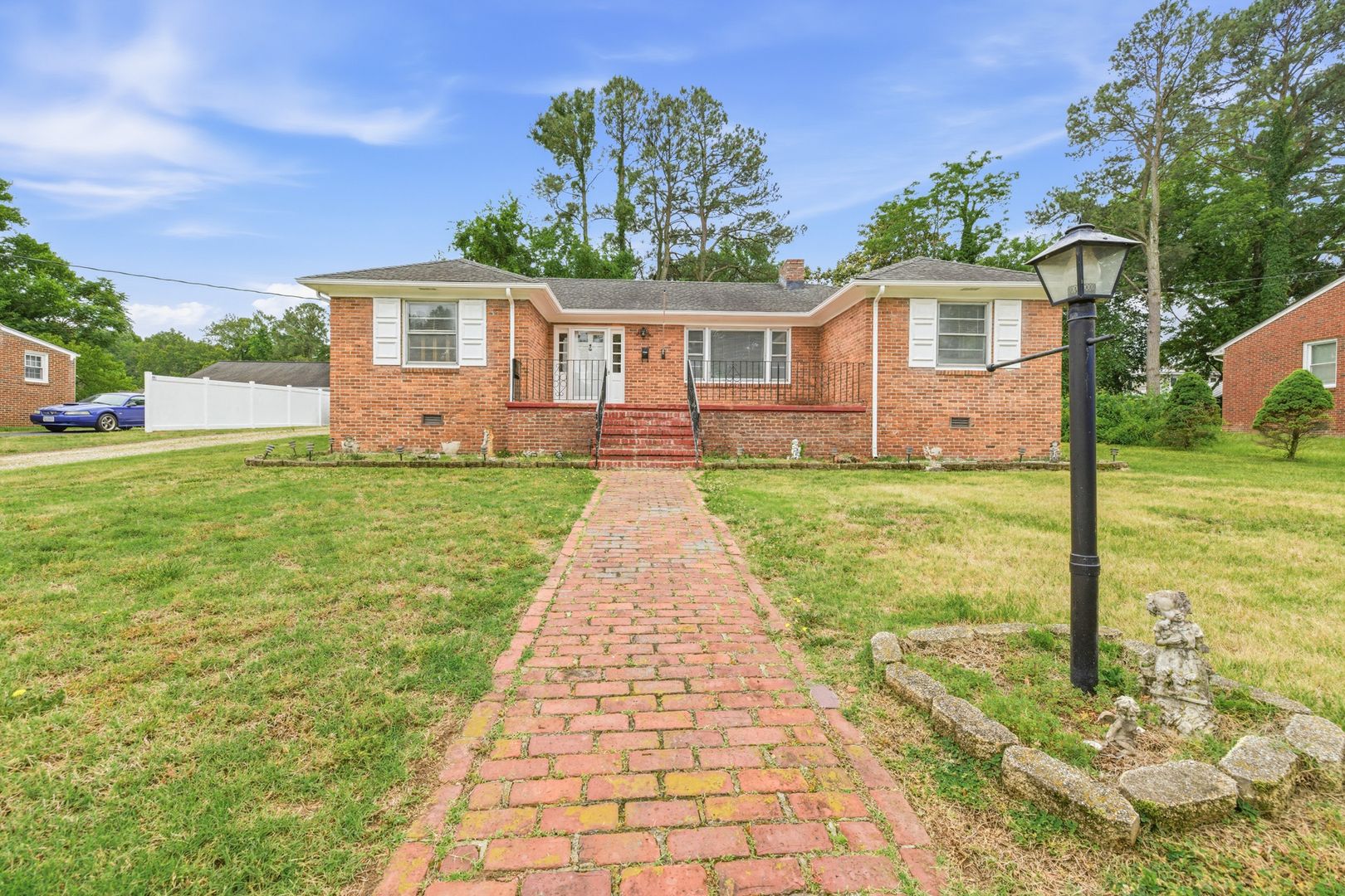 Colonial Heights House: 525 James Ave