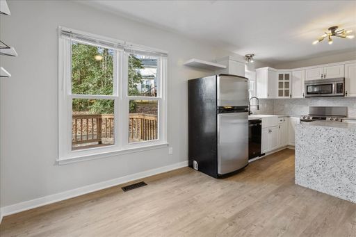 Listing photo thumbnail