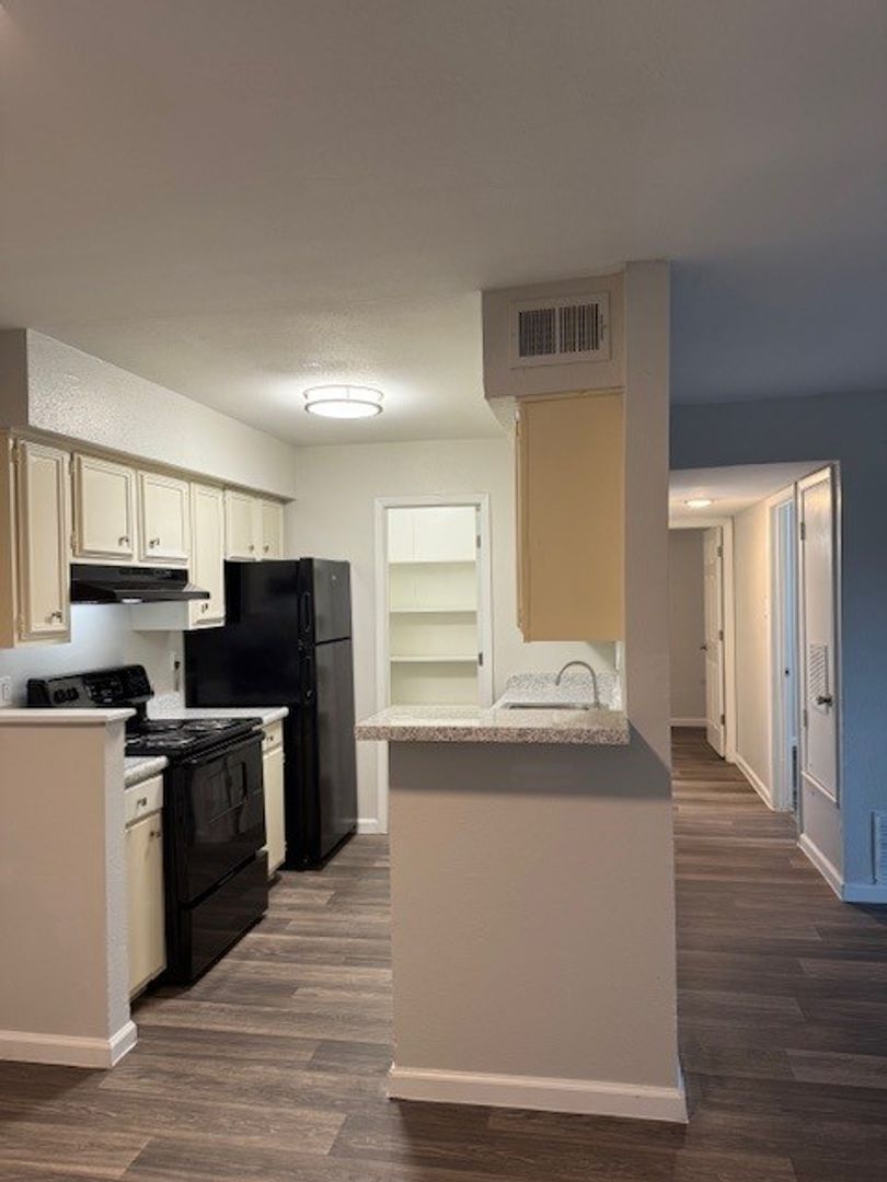 San Antonio Apartment: 1543 Babcock Road