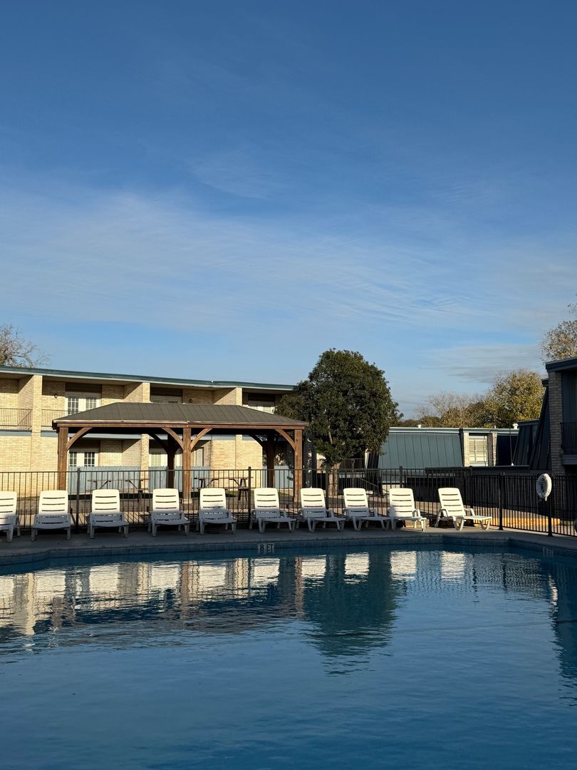 San Antonio Apartment: 1543 Babcock Road