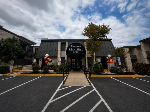 HOT SUMMER SAVINGS! $1,000 OFF First Month's Rent Ask About Our Best Leasing Specials Before They're Gone! – photo 1