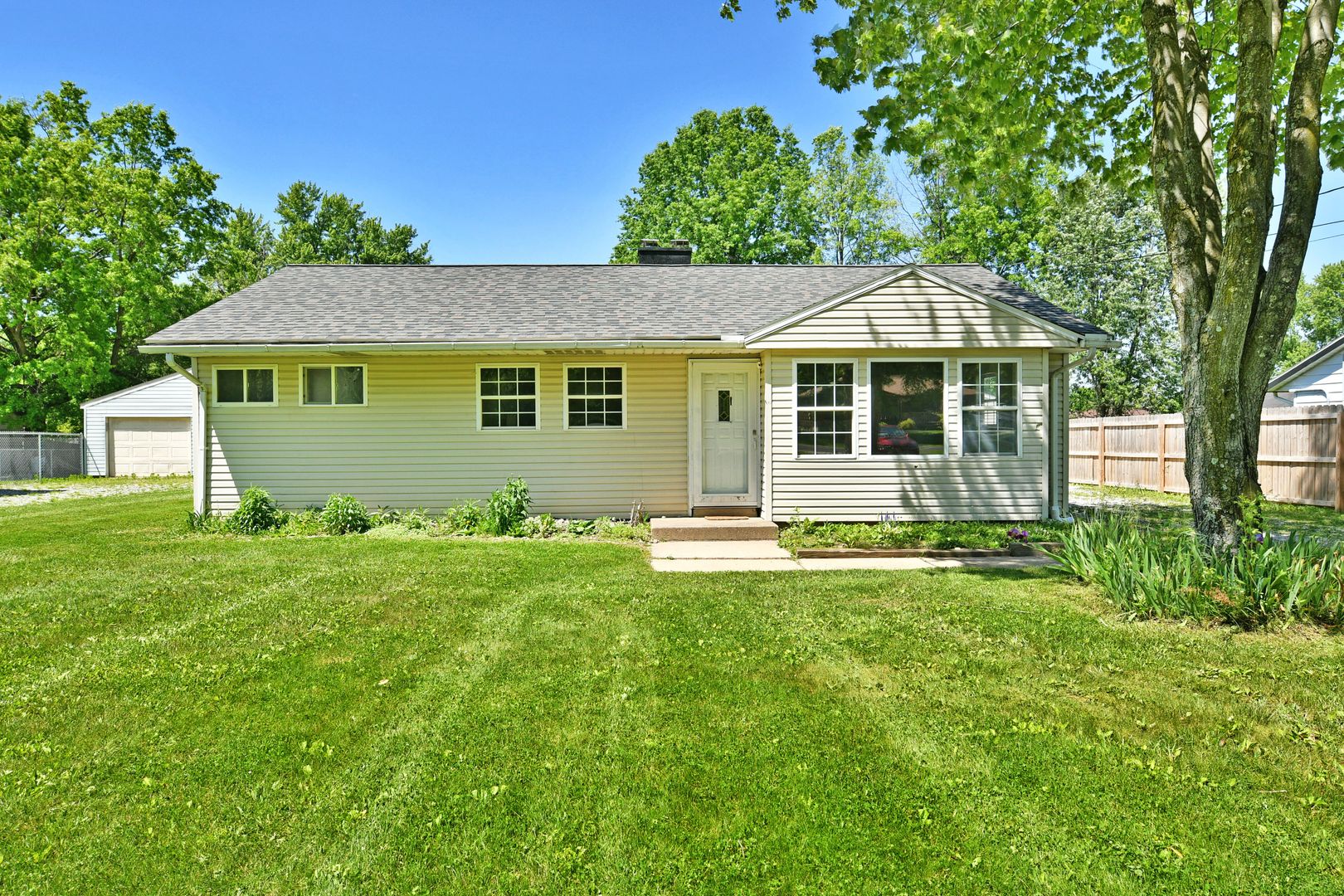 Warren House: 2344 Clearview Dr