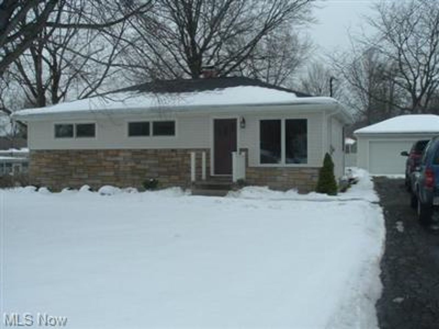 Warren House: 3338 Draper St SE