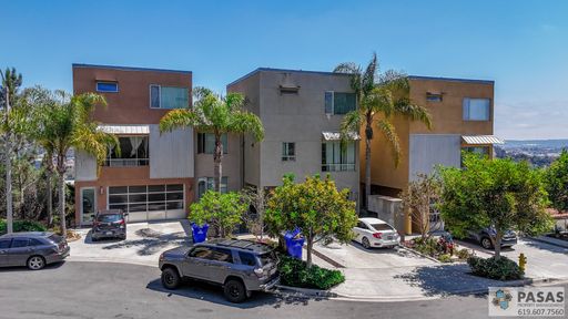 3 Bedroom, 3 Bathroom Luxury Townhome – photo 1