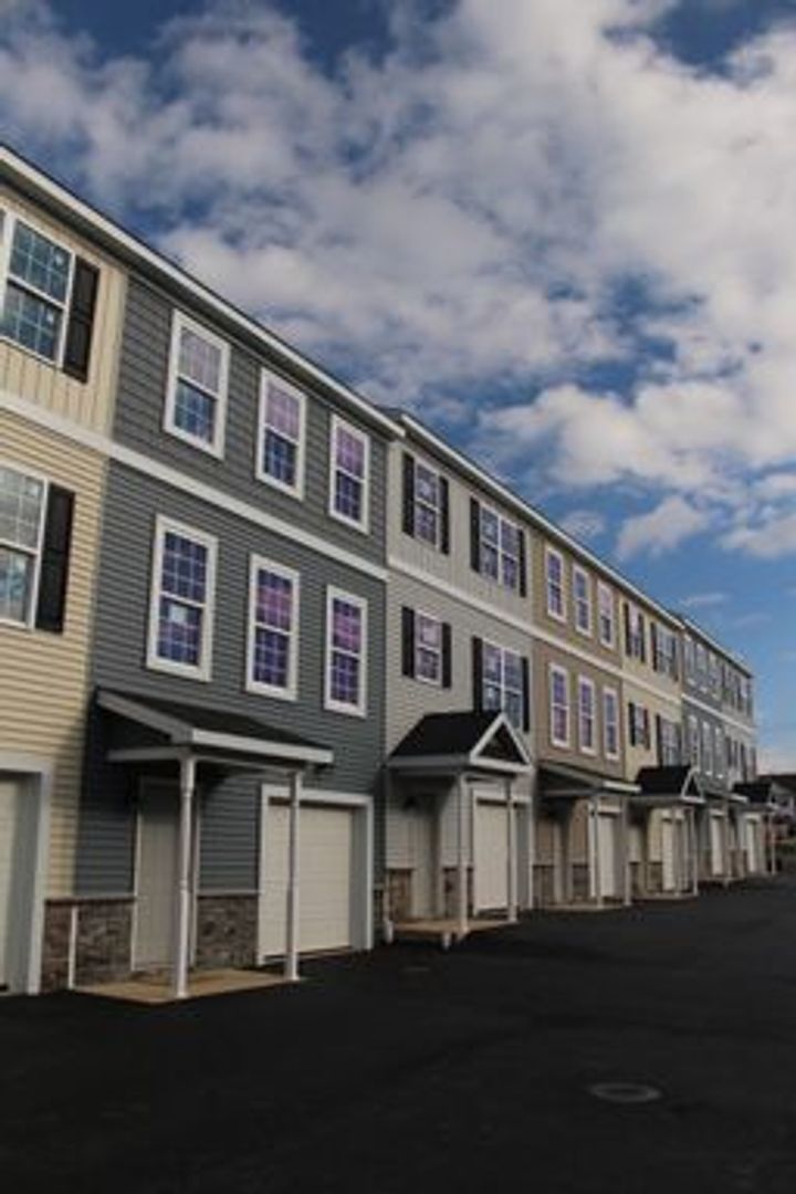 York Townhome: Commons Drive