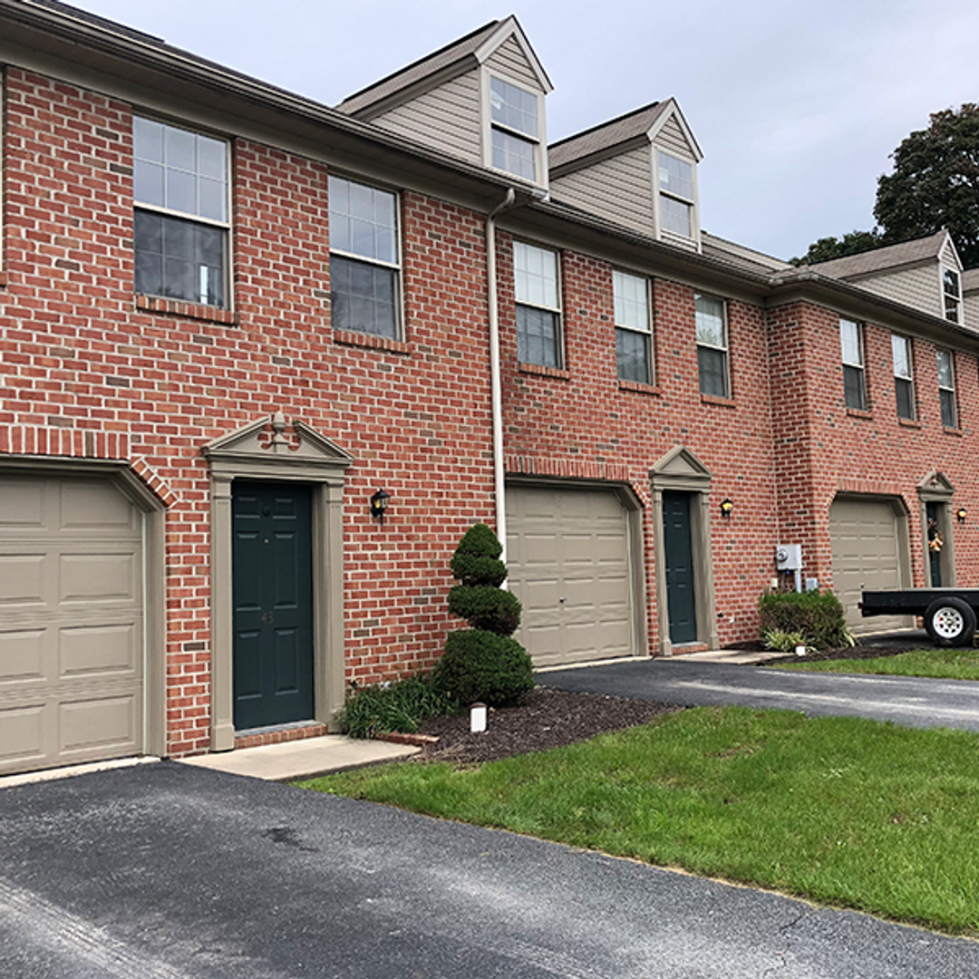 York Townhome: Old Church Lane