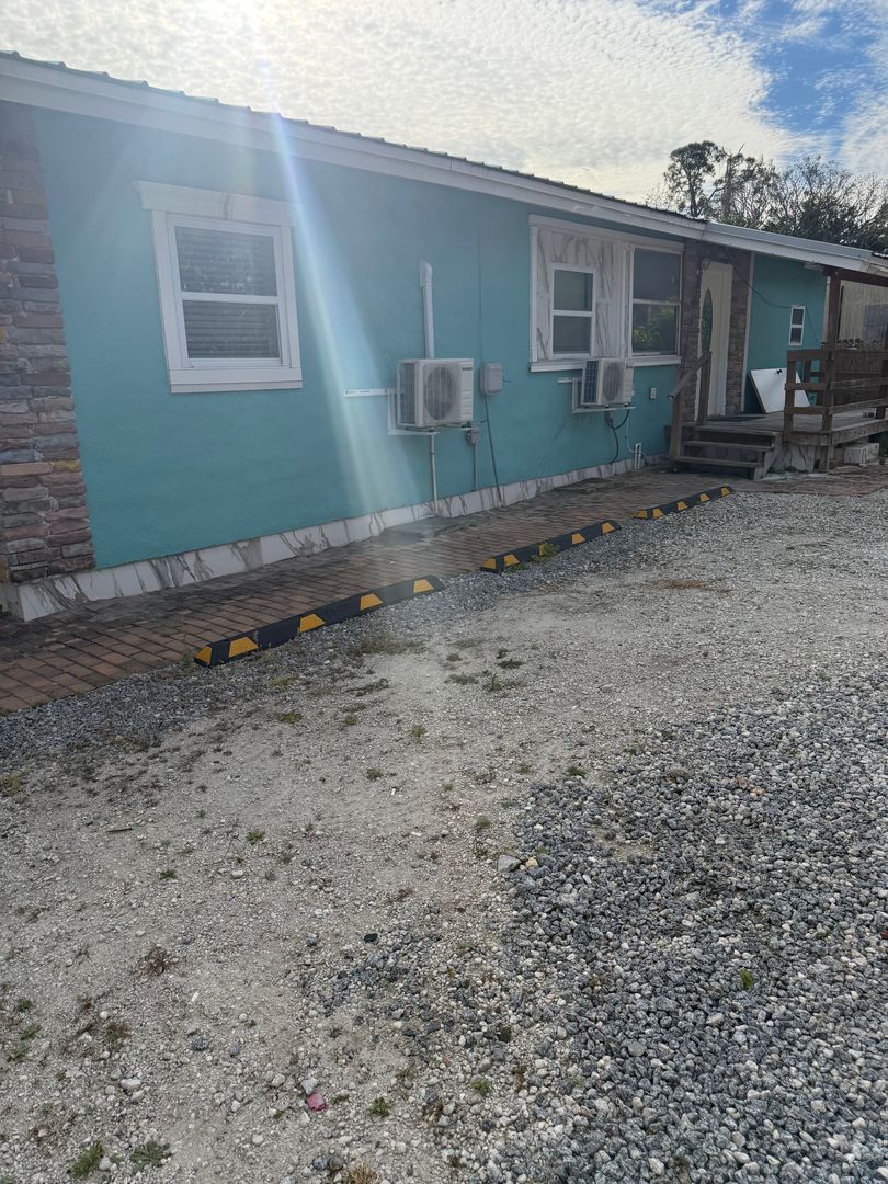 Cocoa Apartment: 330 Palm Ave