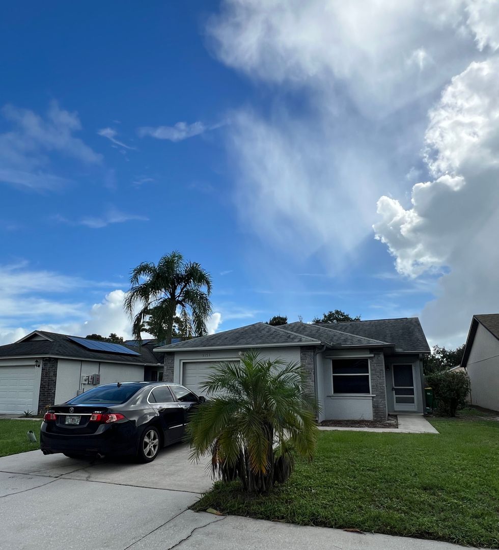 Cocoa House: 3154 Dunhill Dr