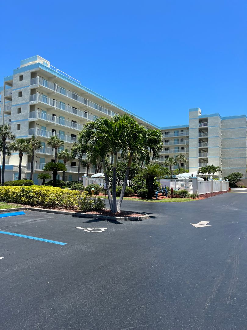 Cocoa Beach Apartment: 1050 N Atlantic Ave