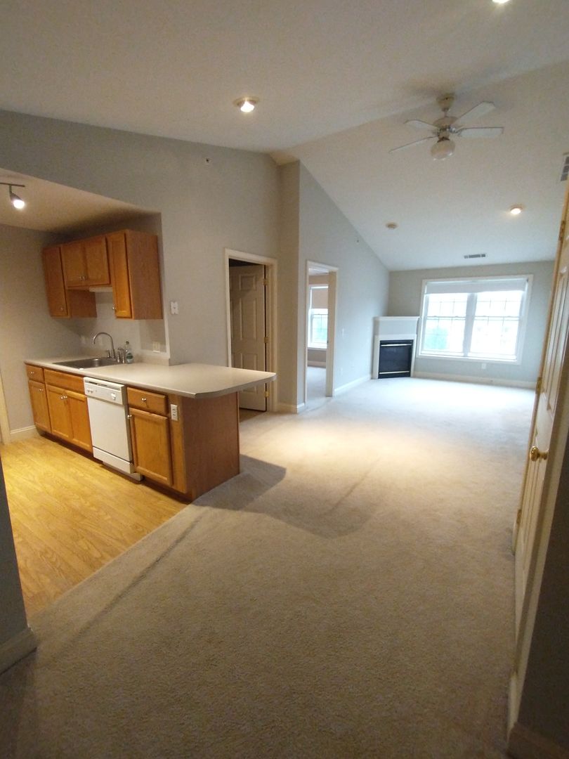 Londonderry Condo: 2 Crestview Circle #96