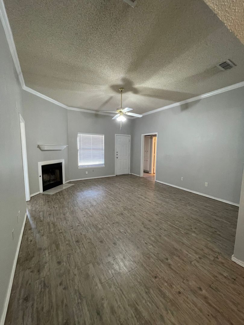 2104 91st Street 2 of 8