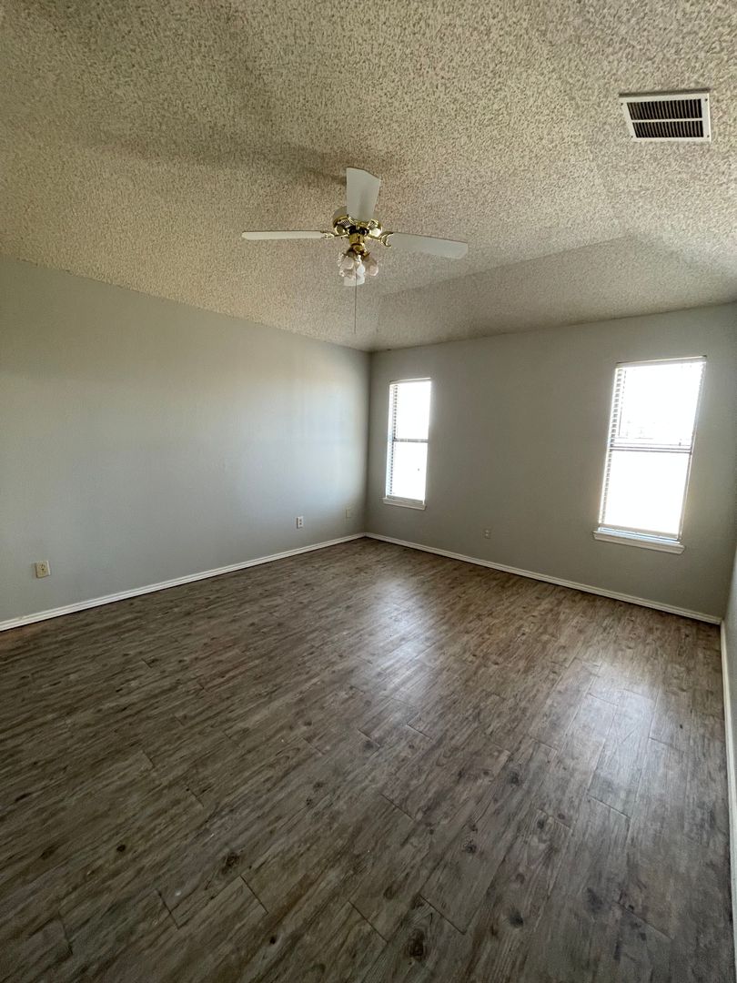 2104 91st Street 3 of 8
