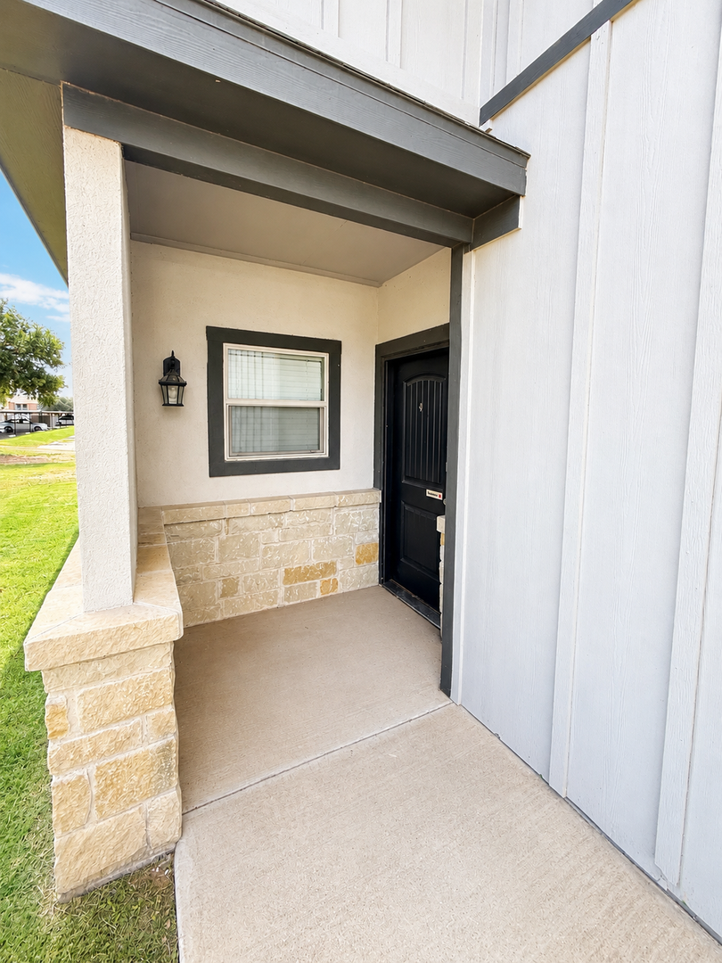 Lubbock House: 6040 24th Street - 36