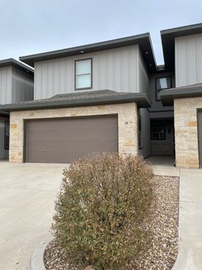 FABULOUS TOWNHOME IN NW LUBBOCK - 3B/3.5B/2G – photo 1