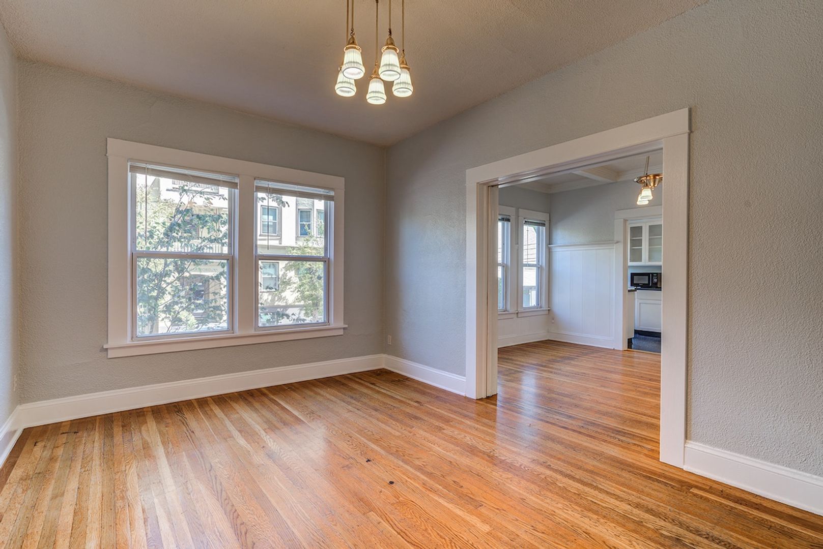 Portland Apartment: 2110 NW Flanders