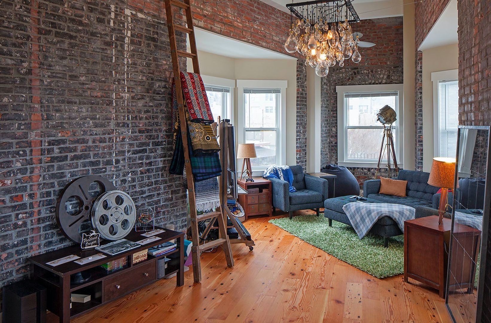 Portland Apartment: 2021 SW Morrison St