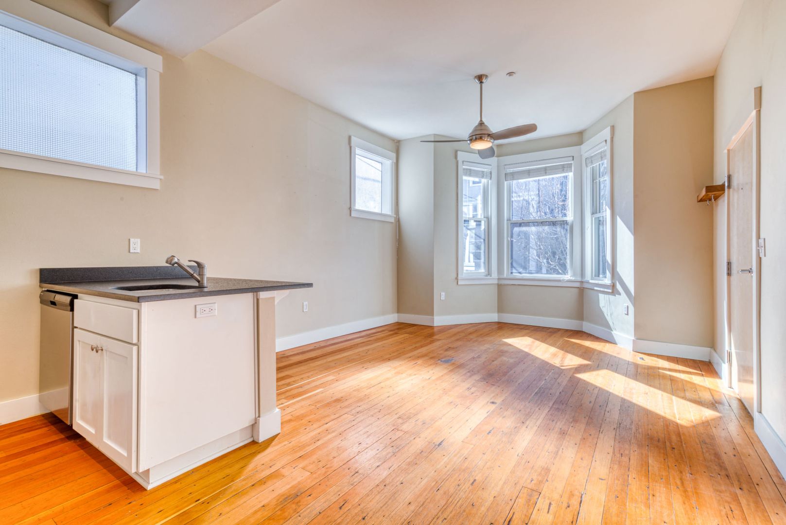 Portland Apartment: 2125 NW Flanders