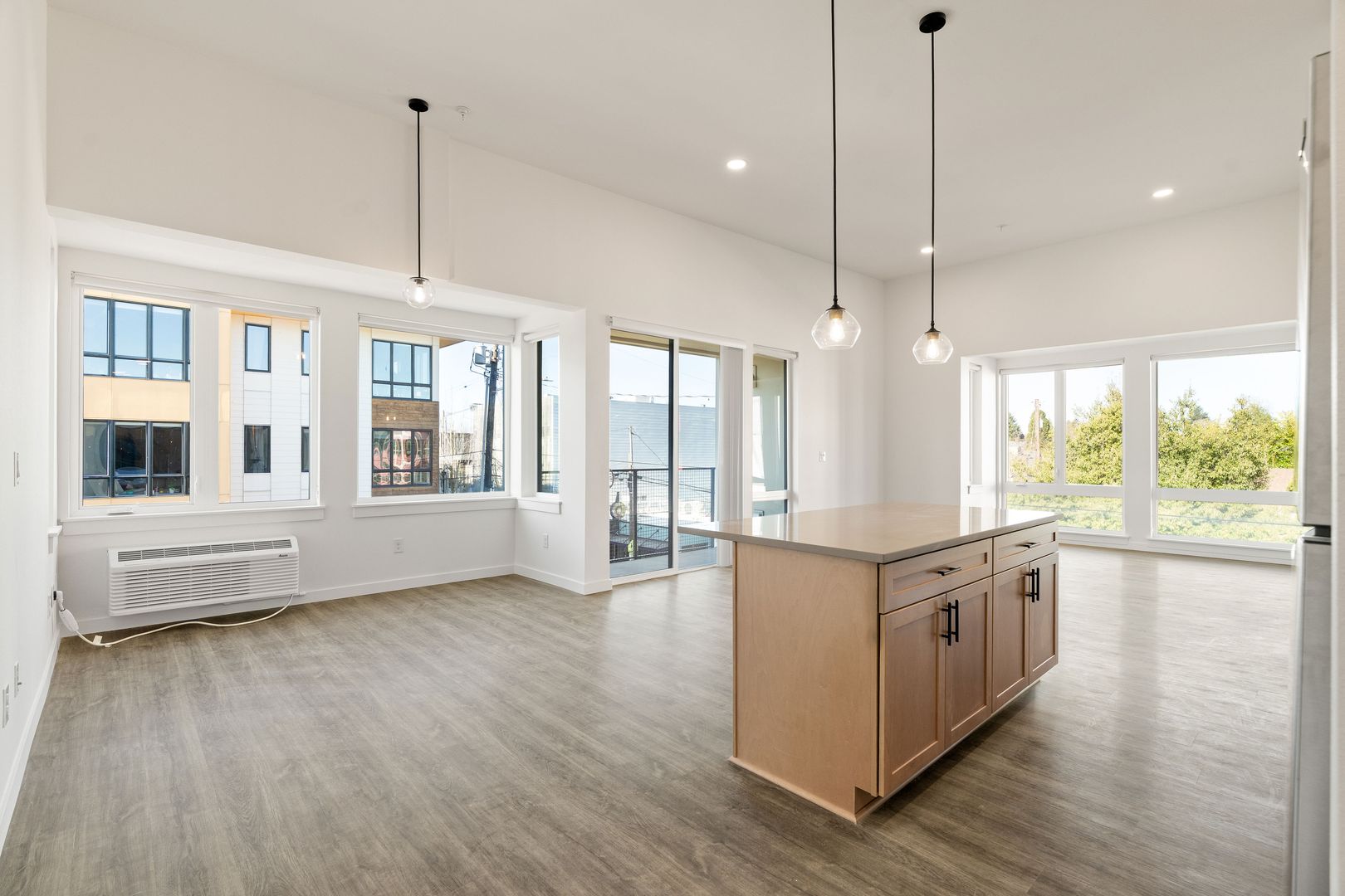 Portland Apartment: 2508 SE 32ND Ave